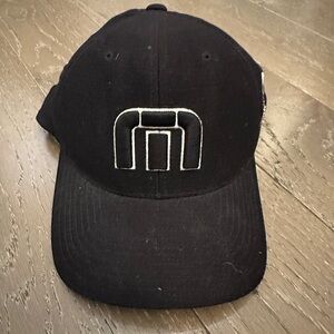 Travis Matthew’s Big Sky Black Hat